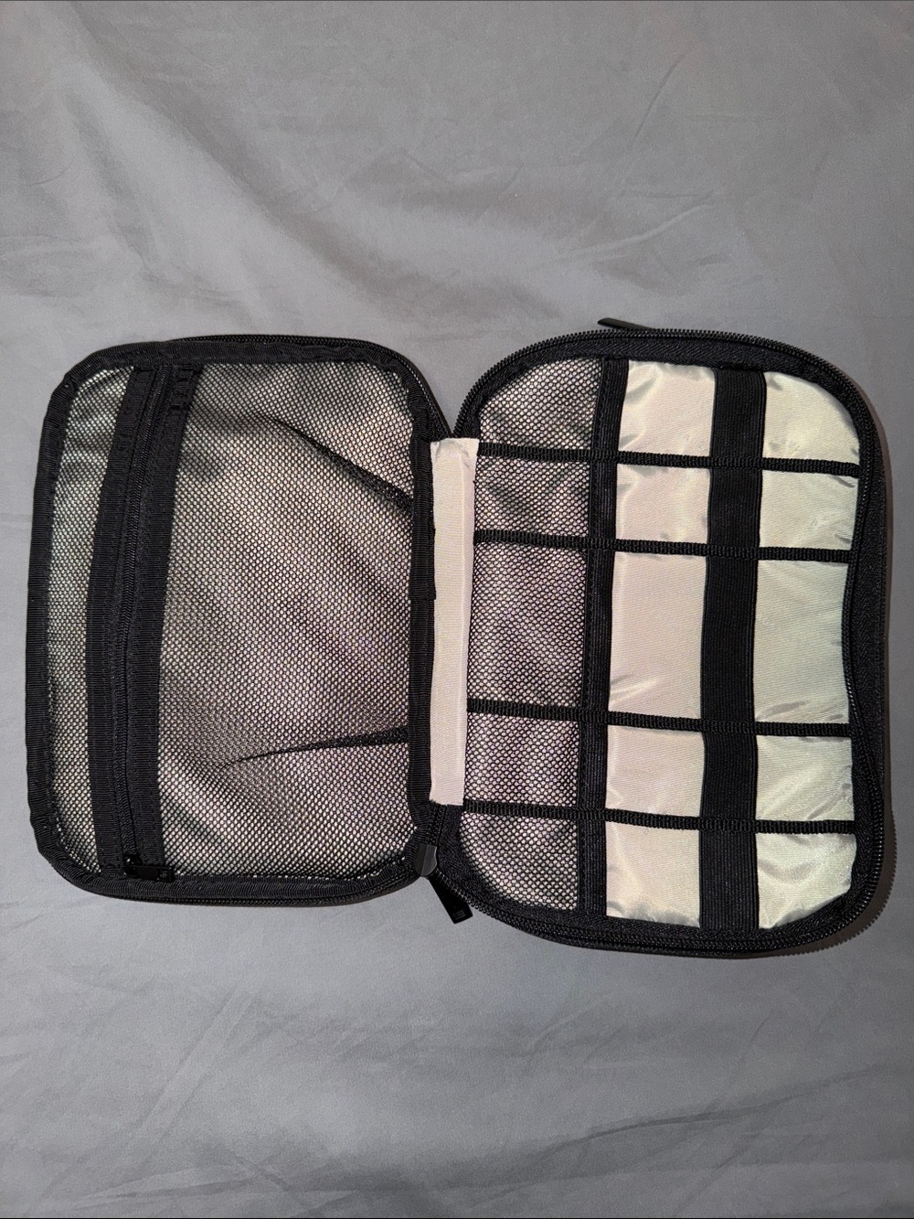 BAGSMART Gray Compact Camera Accessory Pouch - Picture 3 of 9